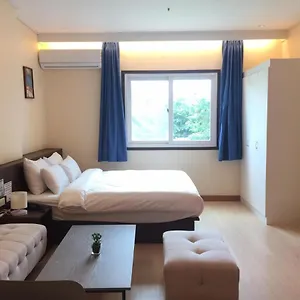 On Friendship Hotel Angeles